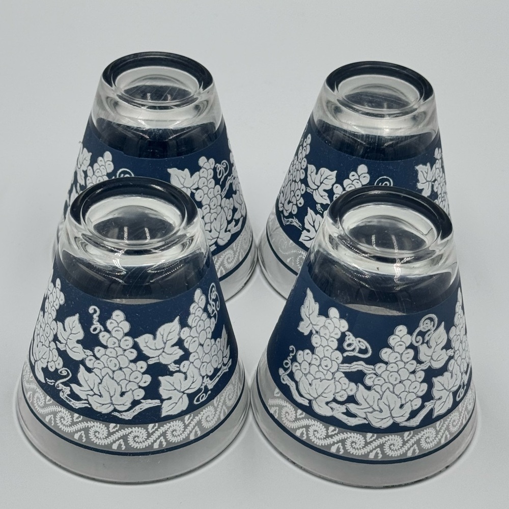 Vintage 1960s Hazel Atlas Grape Design Blue & White Lowball Glasses- Set of 4 - Picture 4 of 5